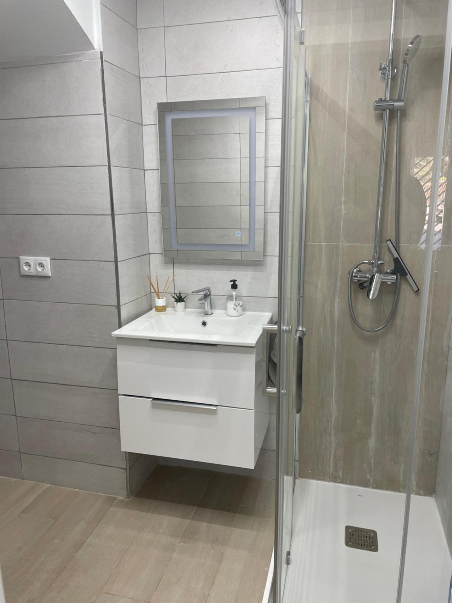 Planta Baja Moderna Y Nueva A Estrenar En El Centro Ciudad 2 Habitaciones Y 2 Banos Elche Exterior foto